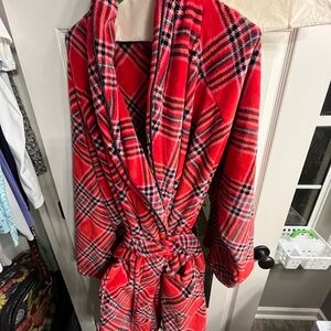 Women’s victoria secret bath robe.